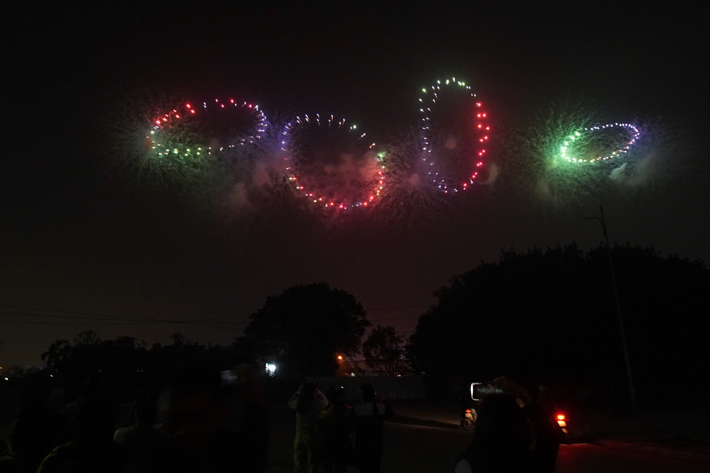 Sơ duyệt m&agrave;n ph&aacute;o hoa nghệ thuật quy m&ocirc; lớn tại H&agrave; Nội- Ảnh 3.