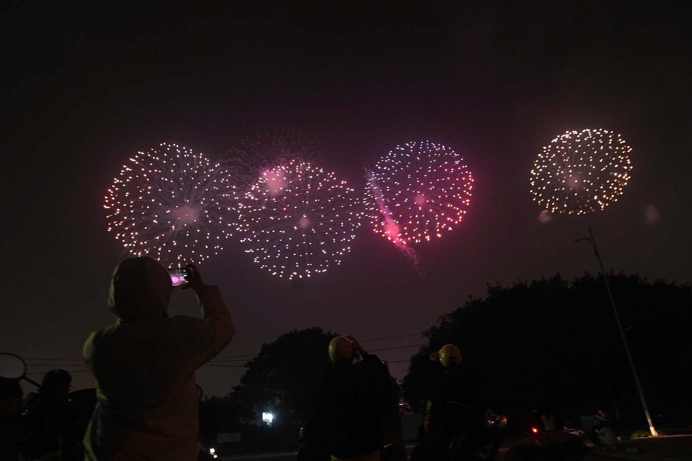 Sơ duyệt m&agrave;n ph&aacute;o hoa nghệ thuật quy m&ocirc; lớn tại H&agrave; Nội- Ảnh 7.