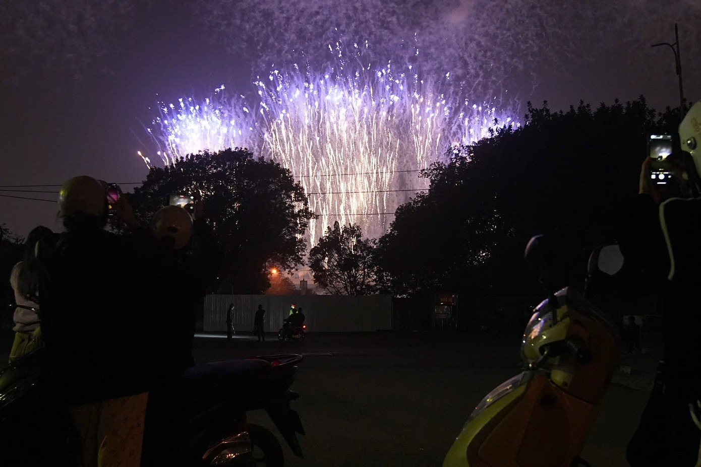 Sơ duyệt m&agrave;n ph&aacute;o hoa nghệ thuật quy m&ocirc; lớn tại H&agrave; Nội- Ảnh 2.