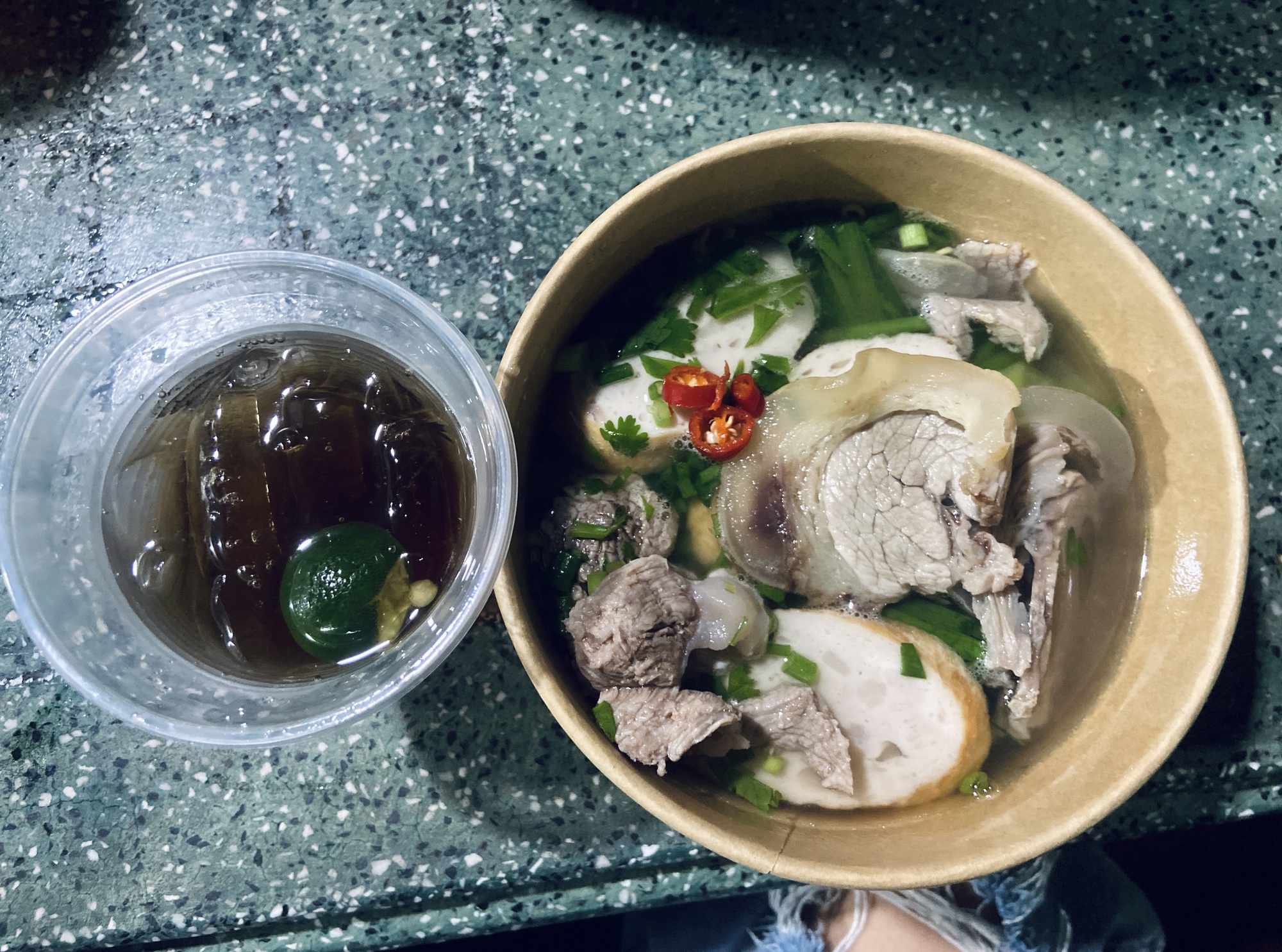 Qu&aacute;n m&igrave; lạ l&ugrave;ng nhất TP.HCM: Chỉ mở tối thứ 5 với 400 t&ocirc;, "nay đ&acirc;y mai đ&oacute;" nhưng gi&agrave; trẻ đều xếp h&agrave;ng d&agrave;i chờ ăn- Ảnh 5.