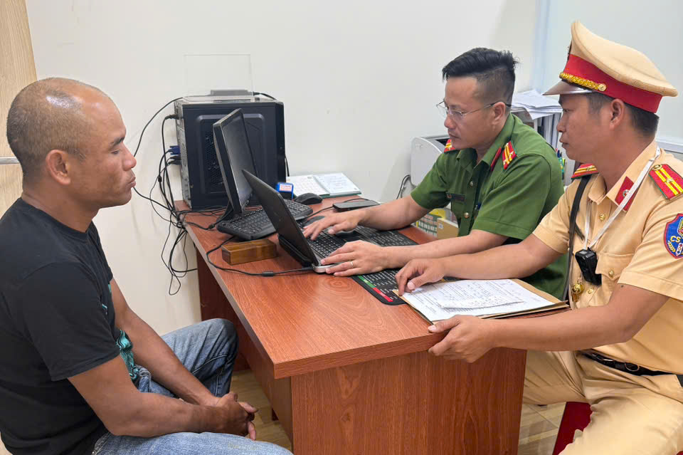 L&acirc;m Đồng: Tạm giữ người nhậu xong l&aacute;i xe l&ograve;ng v&ograve;ng, bấm c&ograve;i inh ỏi- Ảnh 2.