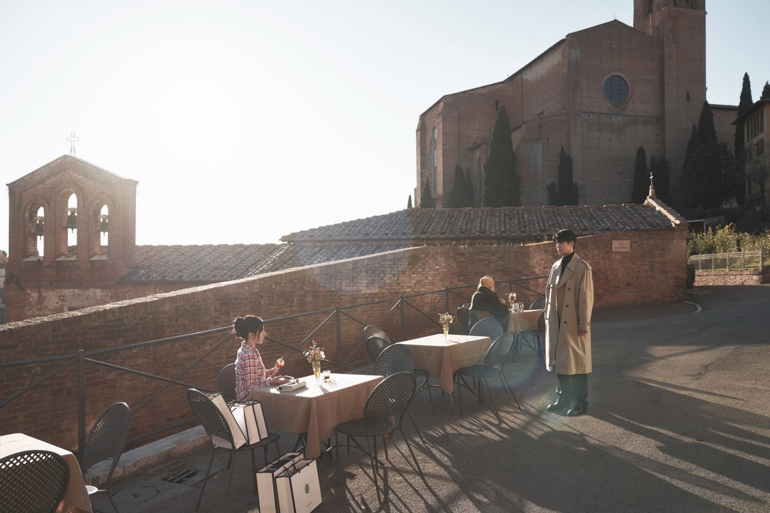 Tiếng Y&ecirc;u N&agrave;y, Anh Dịch Được Kh&ocirc;ng?: Đẹp mắt nhưng v&ocirc; hồn như ch&iacute;nh Go Youn Jung- Ảnh 2.