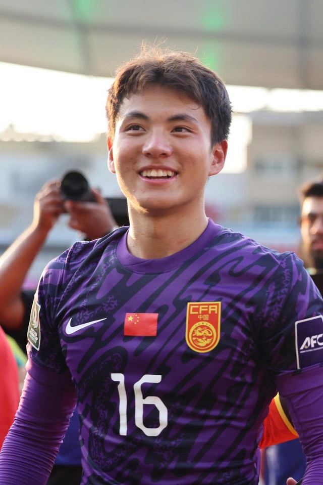 Cả Trung Quốc si m&ecirc; chuyện t&igrave;nh của thủ m&ocirc;n Li Hao v&agrave; bạn g&aacute;i "bạch nguyệt quang": 1000 điểm xứng lứa vừa đ&ocirc;i!- Ảnh 1.