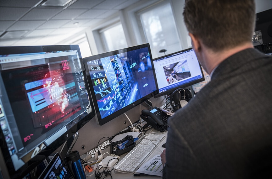 Đăng ảnh khoe gi&agrave;u l&ecirc;n mạng, cựu sinh vi&ecirc;n xuất sắc bị cảnh s&aacute;t truy n&atilde;- Ảnh 3.