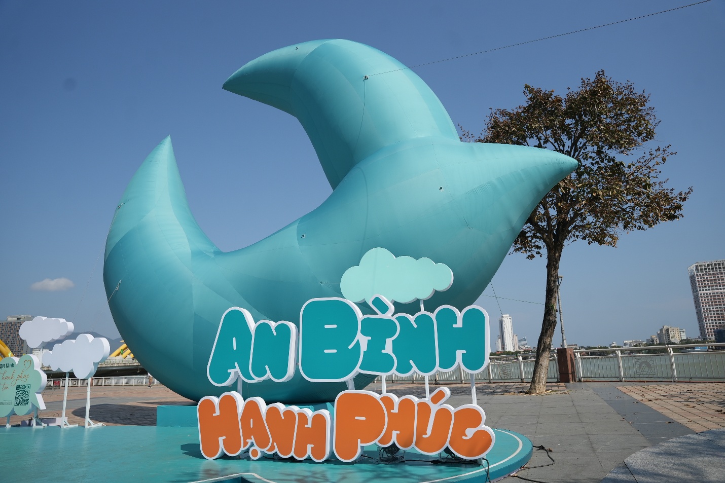 Ch&uacute; chim xanh bất ngờ &ldquo;đổ bộ&rdquo; ba miền, d&acirc;n mạng rủ nhau đi check-in- Ảnh 1.