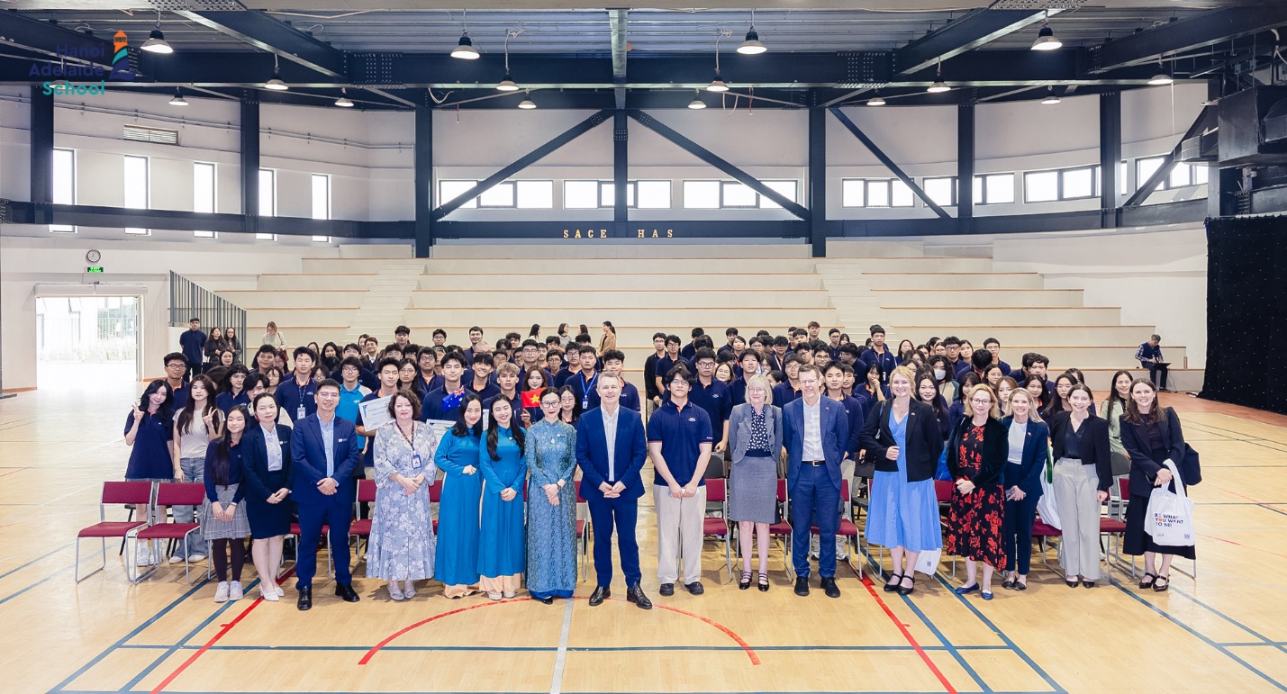 Khi học tập kh&ocirc;ng c&ograve;n l&agrave; &ldquo;đi thi&rdquo;, m&agrave; l&agrave; mở lối ra thế giới- Ảnh 1.