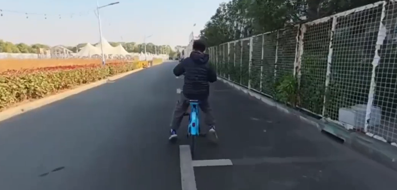 Ph&aacute;t hiện nhiều người d&acirc;n quốc gia n&agrave;y bỏ 3-6 triệu đồng chỉ để học l&aacute;i xe&hellip; đạp- Ảnh 1.