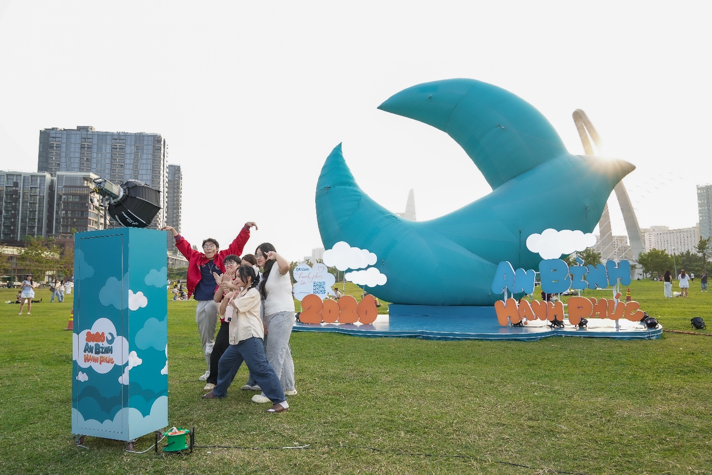 Ch&uacute; chim xanh bất ngờ &ldquo;đổ bộ&rdquo; ba miền, d&acirc;n mạng rủ nhau đi check-in- Ảnh 5.