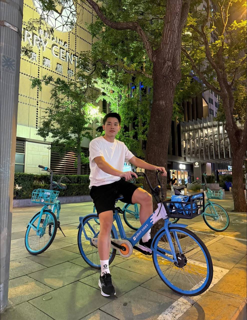 Rời s&acirc;n cỏ, Đ&igrave;nh Bắc c&oacute; giao diện boy phố tr&ocirc;ng được phết!- Ảnh 12.