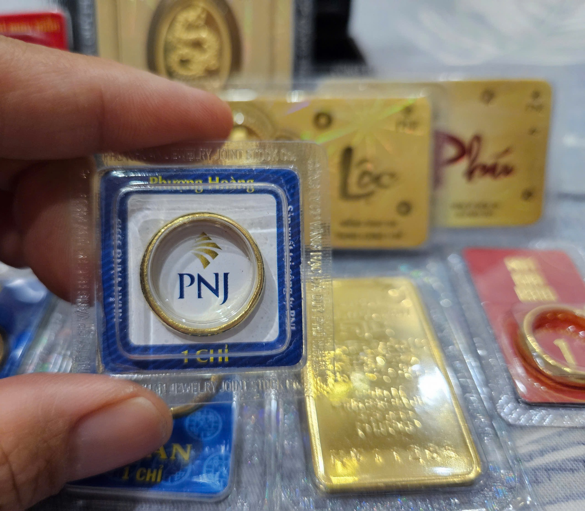 S&aacute;ng 19-1, gi&aacute; v&agrave;ng miếng SJC lần đầu chạm mốc 165 triệu đồng/lượng- Ảnh 1.