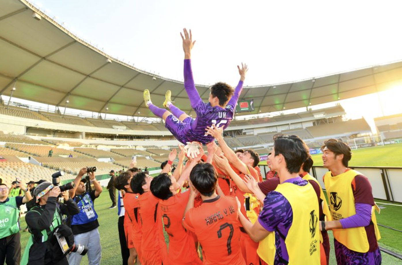 Phỏng vấn siêu thủ môn Trung Quốc trước trận gặp U23 Việt Nam: Thao túng tâm lý đối thủ chỉ bằng 1chai nước dán 