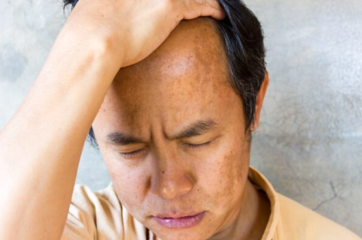 Cơ thể xuất hiện 4 biểu hiện bất thường n&agrave;y v&agrave;o buổi s&aacute;ng cảnh b&aacute;o gan đang mang &ldquo;mầm bệnh&rdquo;: C&oacute; 3/4 th&igrave; phải đi kh&aacute;m ngay- Ảnh 1.