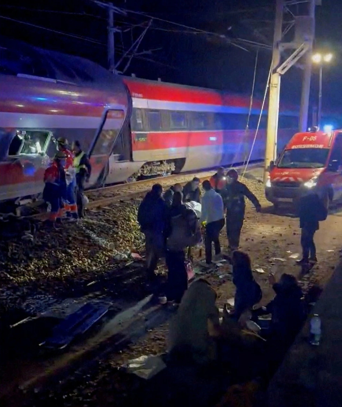 Hai t&agrave;u cao tốc đ&acirc;m v&agrave;o nhau ở T&acirc;y Ban Nha, &iacute;t nhất 21 người thiệt mạng- Ảnh 1.