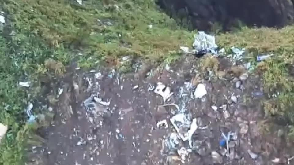 Cận cảnh hiện trường thương t&acirc;m vụ m&aacute;y bay "mất t&iacute;ch" chưa c&oacute; lời giải ở Indonesia- Ảnh 4.