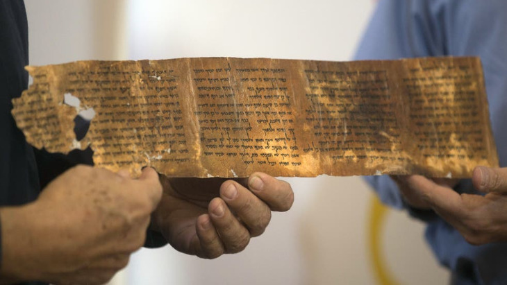 B&iacute; mật ng&agrave;n năm được h&eacute; lộ: Nh&agrave; ng&ocirc;n ngữ học t&igrave;m ra ch&igrave;a kh&oacute;a giải m&atilde; k&yacute; tự b&iacute; ẩn trong Cuộn giấy Biển Chết- Ảnh 4.