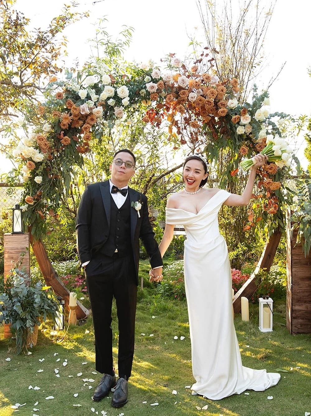 Th&aacute;i độ gia đ&igrave;nh 2 b&ecirc;n khi T&oacute;c Ti&ecirc;n v&agrave; Touliver quyết định ly h&ocirc;n- Ảnh 1.