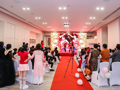 Từ chối biểu diễn văn nghệ trong tiệc tất ni&ecirc;n, nh&acirc;n vi&ecirc;n bị c&ocirc;ng ty đuổi việc- Ảnh 1.