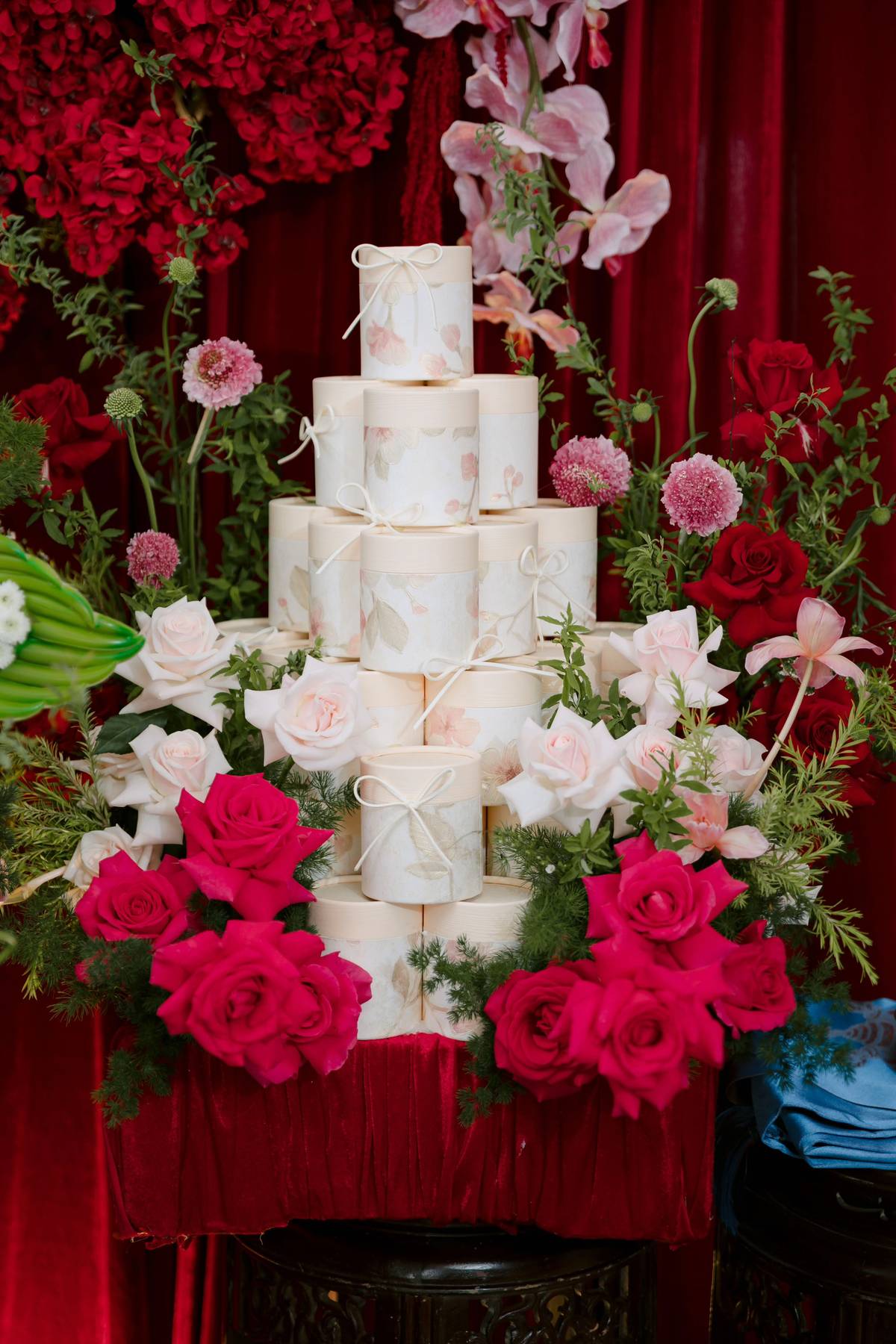 Triệu người lần đầu thấy cô gái Việt lấy chồng Mông Cổ: 12 tráp ăn hỏi, sinh lễ có giày hiệu, tiền, vàng- Ảnh 12. Triệu người lần đầu thấy cô gái Việt lấy chồng Mông Cổ: 12 tráp ăn hỏi, sinh lễ có giày hiệu, tiền, vàng- Ảnh 12.