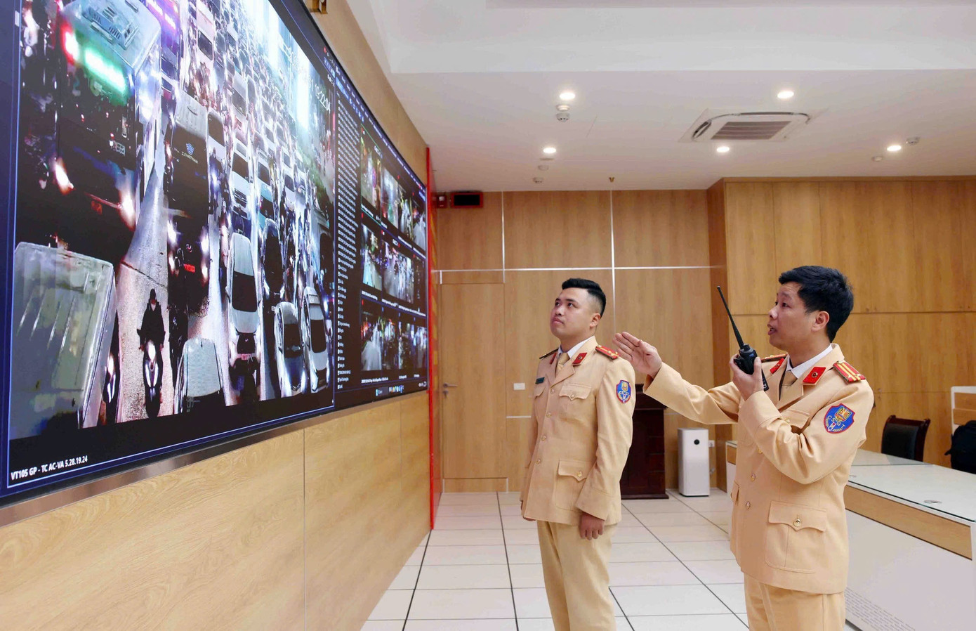 H&agrave; Nội: Một ng&agrave;y camera AI ph&aacute;t hiện hơn 100 trường hợp vi phạm giao th&ocirc;ng- Ảnh 2.