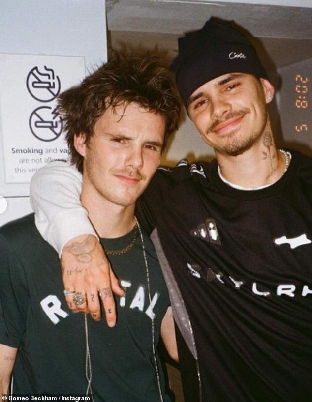 Năm mới hận cũ: Cậu cả nh&agrave; Beckham bị c&aacute;c em ruột 