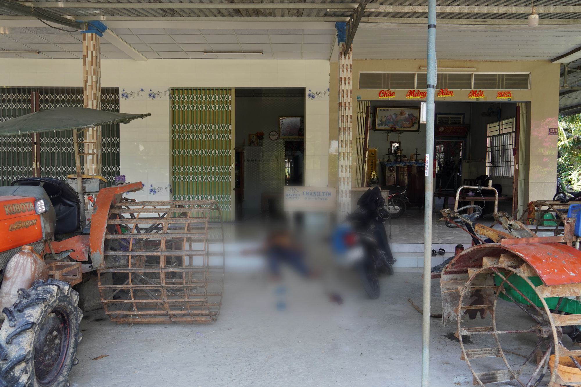 Dẫn con trai đi đ&aacute;nh ghen, Nguyễn C&ocirc;ng T&ugrave;ng đ&acirc;m chết t&igrave;nh địch: Bi kịch ng&agrave;y đầu năm mới- Ảnh 2.