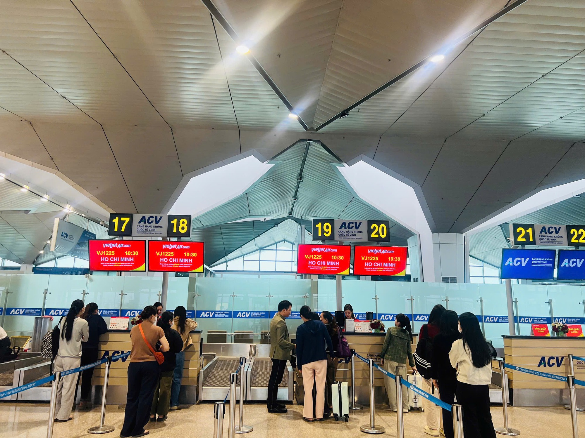 Vietjet nhắc khẩn c&aacute;ch l&agrave;m thủ tục check-in nhanh nhất cho h&agrave;ng triệu h&agrave;nh kh&aacute;ch sắp bay- Ảnh 2.