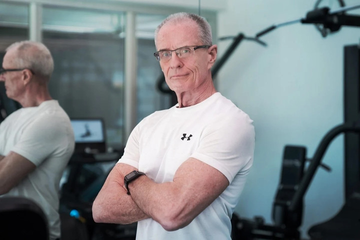 Cựu CEO về hưu l&agrave;m HLV thể h&igrave;nh, tuổi U80 vẫn cơ bắp như thanh ni&ecirc;n- Ảnh 2.