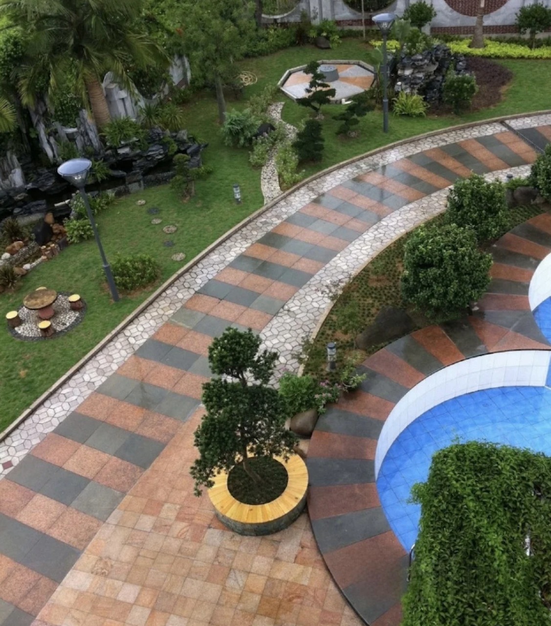 Ph&aacute;t hiện biệt thự 19 tỷ đồng kho&aacute; k&iacute;n c&oacute; m&ugrave;i h&ocirc;i bất thường, người đ&agrave;n &ocirc;ng "chết lặng" khi bước xuống hầm, vội b&aacute;o c&ocirc;ng an- Ảnh 1.