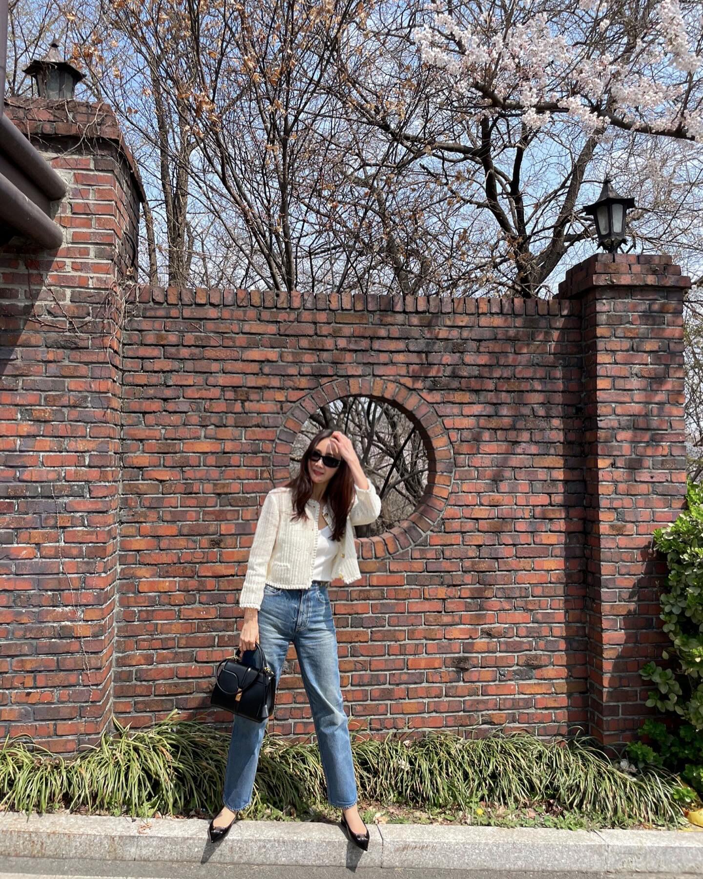 Sao H&agrave;n ngo&agrave;i 40 đều hack tuổi si&ecirc;u đỉnh nhờ 5 m&oacute;n thời trang- Ảnh 4.