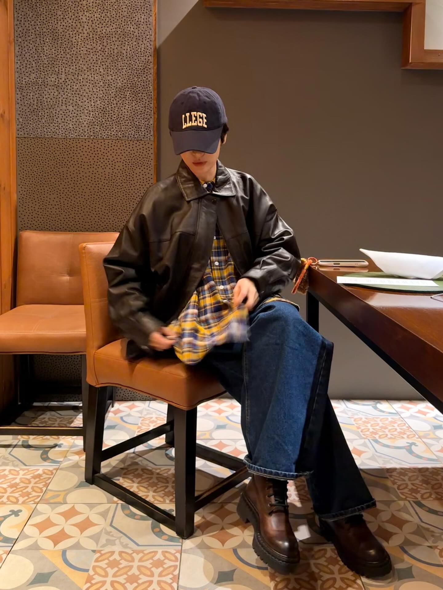 Sao H&agrave;n ngo&agrave;i 40 đều hack tuổi si&ecirc;u đỉnh nhờ 5 m&oacute;n thời trang- Ảnh 3.