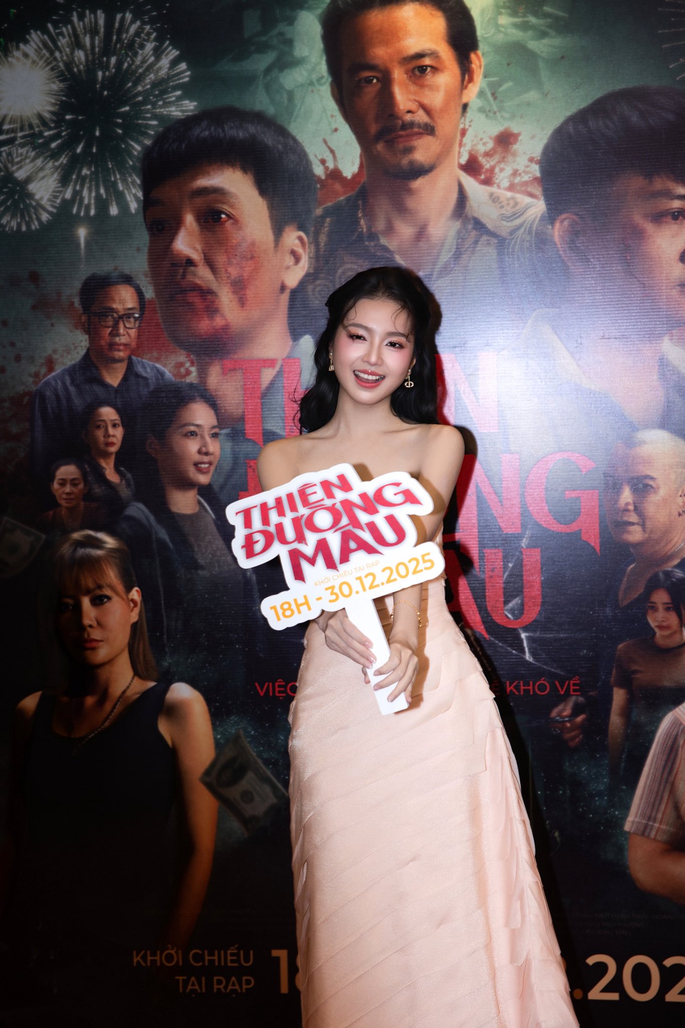 Mỹ nh&acirc;n Việt vừa ngoảnh đầu đ&atilde; khiến 3 triệu người m&ecirc; mẩn, nhan sắc kinh diễm xứng đ&aacute;ng top đầu showbiz- Ảnh 2.