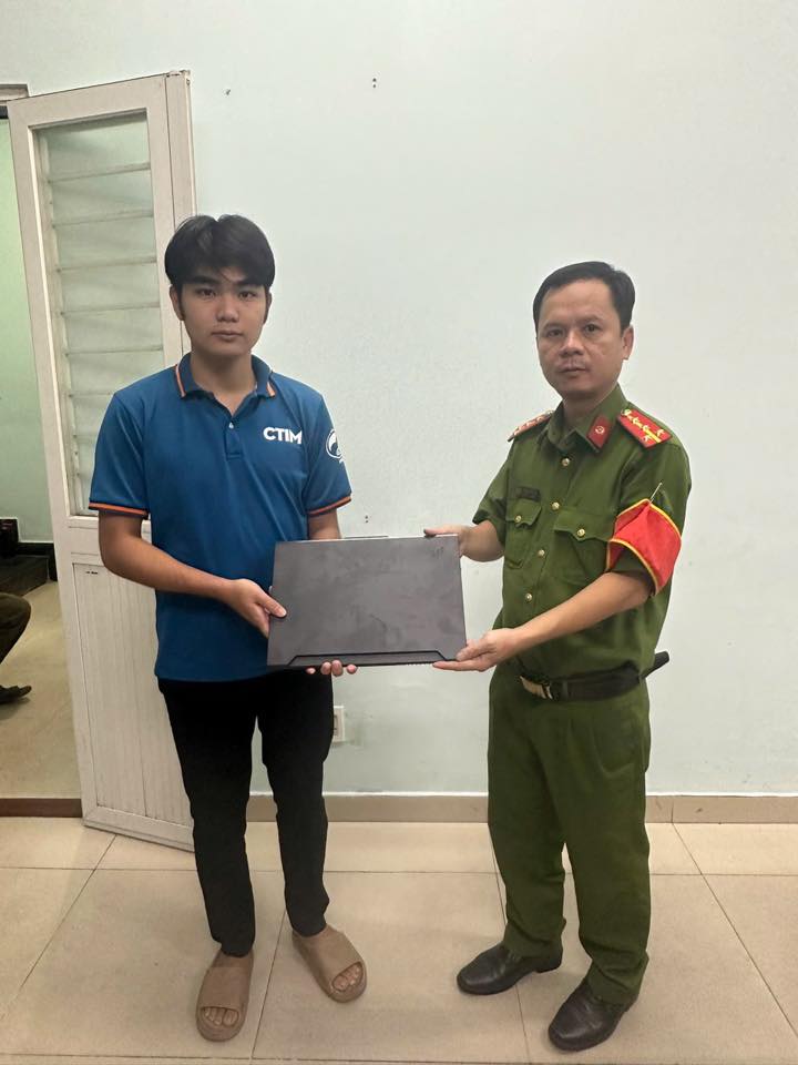 Thanh niên đột nhập ký túc xá trộm nhiều laptop của sinh viên ở TP.HCM- Ảnh 2. Thanh niên đột nhập ký túc xá trộm nhiều laptop của sinh viên ở TP.HCM- Ảnh 2.