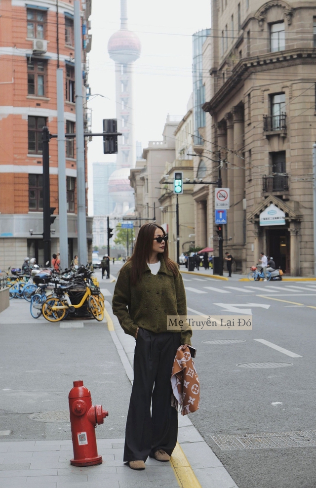 Mẹ tôi bảo: Quần ống rộng đẹp nhất là khi mặc cùng 5 kiểu áo này- Ảnh 5. Mẹ tôi bảo: Quần ống rộng đẹp nhất là khi mặc cùng 5 kiểu áo này- Ảnh 5.