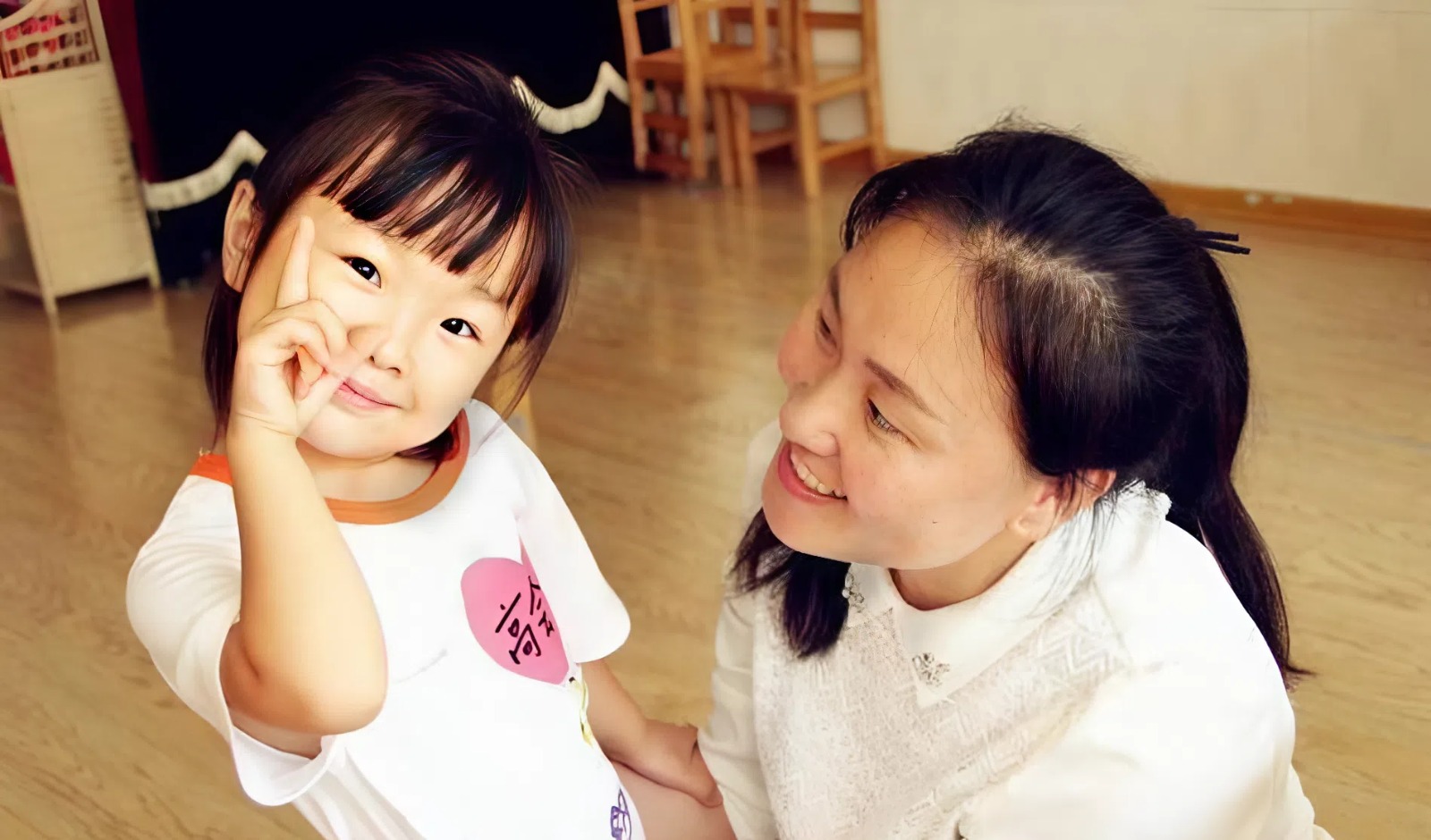 Một h&agrave;nh động của trẻ khiến nhiều cha mẹ lầm tưởng l&agrave; EQ cao, thực chất chỉ l&agrave; kh&ocirc;n vặt!- Ảnh 1.