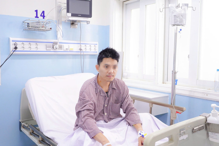 Cứu sống người đ&agrave;n &ocirc;ng ngừng tim khi đang chơi cầu l&ocirc;ng- Ảnh 1.