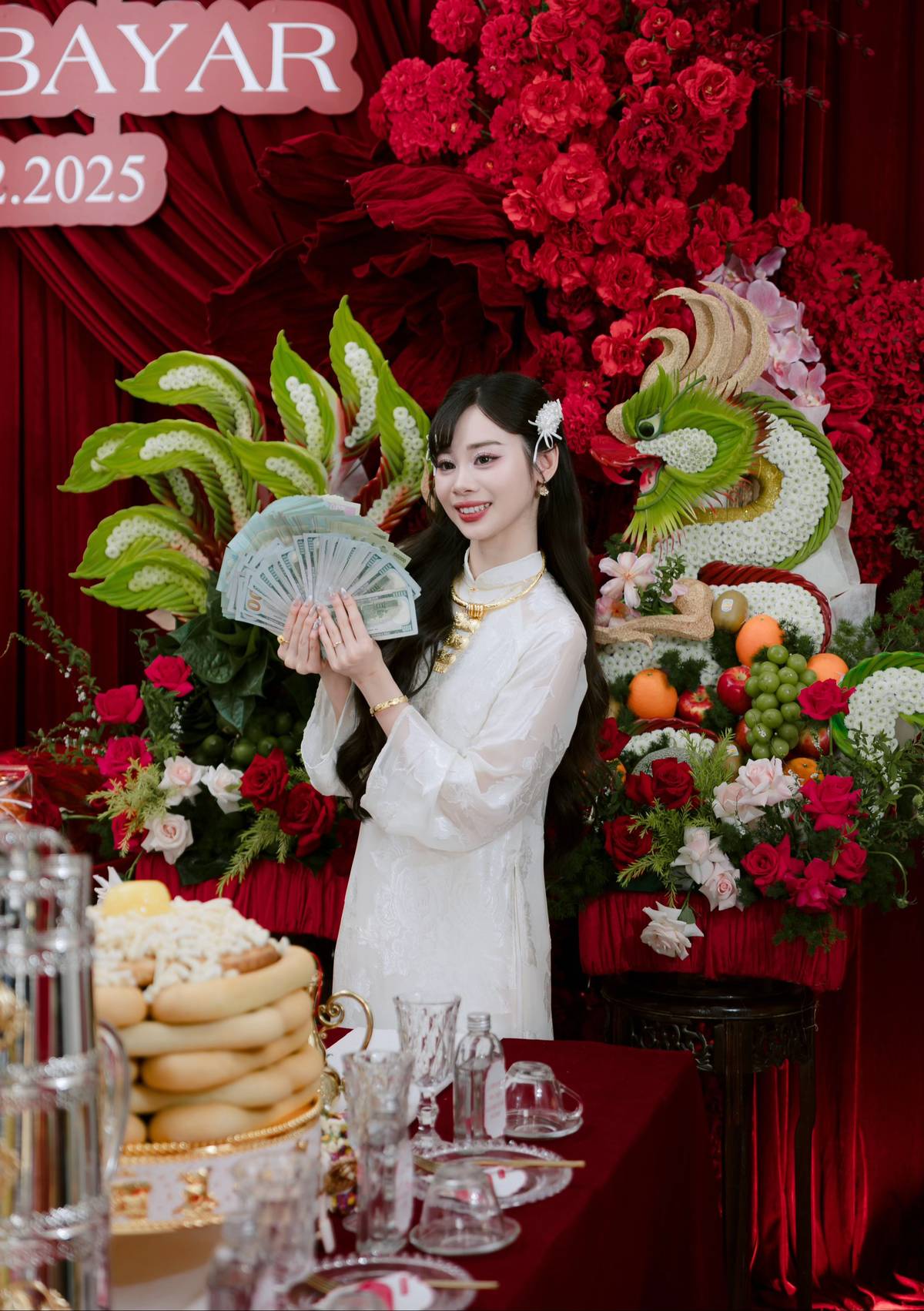 Triệu người lần đầu thấy cô gái Việt lấy chồng Mông Cổ: 12 tráp ăn hỏi, sinh lễ có giày hiệu, tiền, vàng- Ảnh 7. Triệu người lần đầu thấy cô gái Việt lấy chồng Mông Cổ: 12 tráp ăn hỏi, sinh lễ có giày hiệu, tiền, vàng- Ảnh 7.