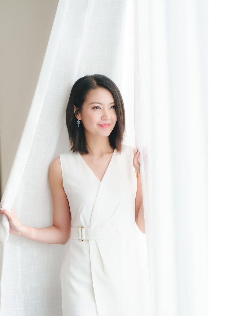 Nàng hậu đáng thương nhất năm 2026: Hạ mình bán hàng rong cứu bạn đại gia bể nợ, giờ bị ruồng bỏ không thương tiếc- Ảnh 2. Nàng hậu đáng thương nhất năm 2026: Hạ mình bán hàng rong cứu bạn đại gia bể nợ, giờ bị ruồng bỏ không thương tiếc- Ảnh 2.