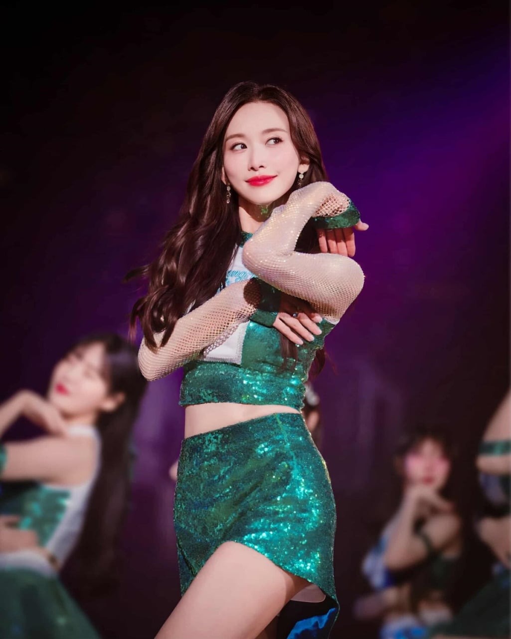 Ở đ&acirc;u ra mỹ nh&acirc;n 51 tuổi vẫn như g&aacute;i 21 thế n&agrave;y: Nhan sắc thượng hạng 5 sao, body mướt mượt sướng cả mắt- Ảnh 8.