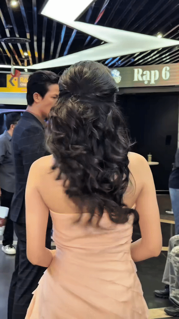 Mỹ nh&acirc;n Việt vừa ngoảnh đầu đ&atilde; khiến 3 triệu người m&ecirc; mẩn, nhan sắc kinh diễm xứng đ&aacute;ng top đầu showbiz- Ảnh 1.