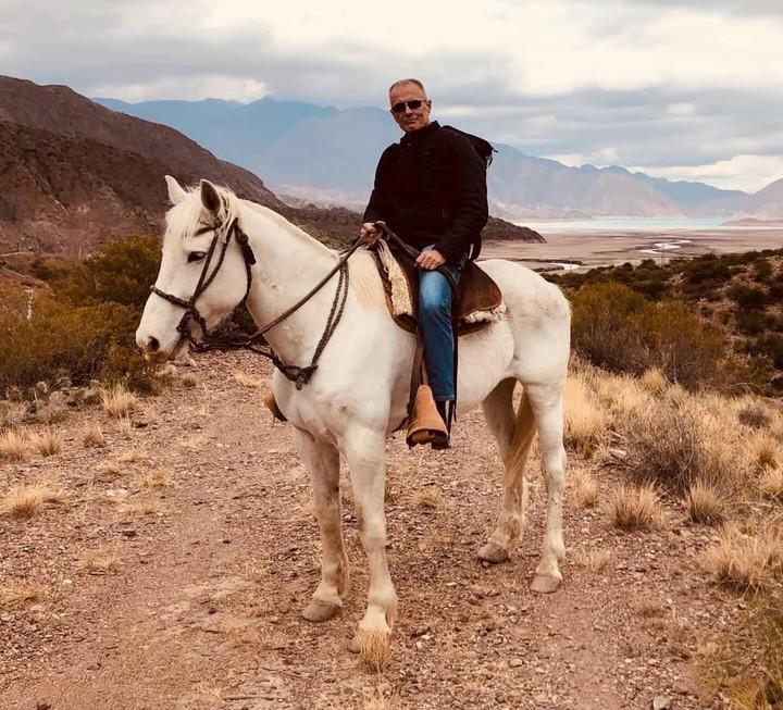 Cựu CEO về hưu l&agrave;m HLV thể h&igrave;nh, tuổi U80 vẫn cơ bắp như thanh ni&ecirc;n- Ảnh 1.