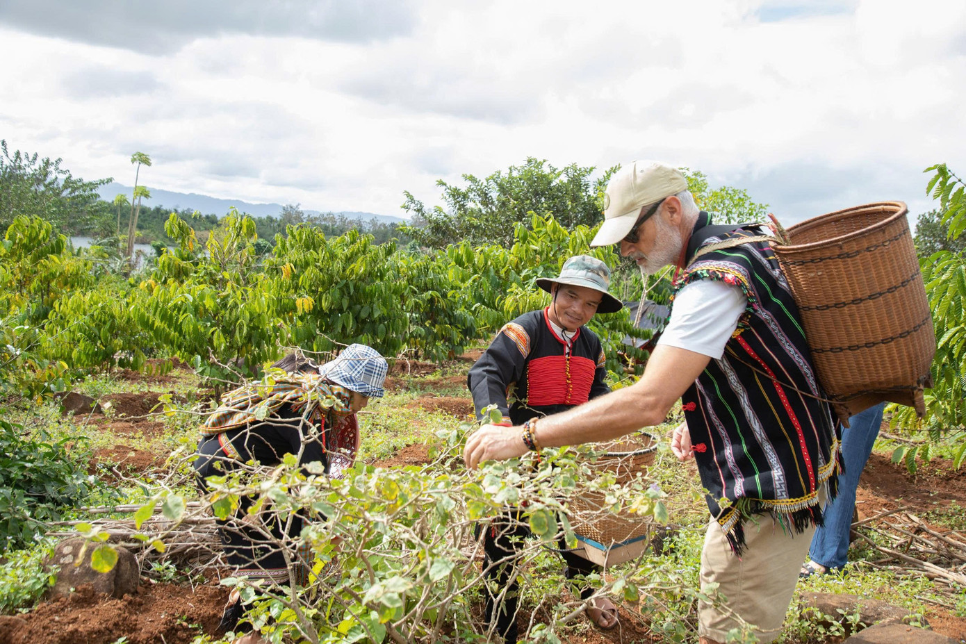 Kh&aacute;ch T&acirc;y m&ecirc; t&iacute;t trải nghiệm l&ecirc;n rẫy bằng xe c&ocirc;ng n&ocirc;ng 'Lamborghini &Ecirc; Đ&ecirc;'- Ảnh 8.