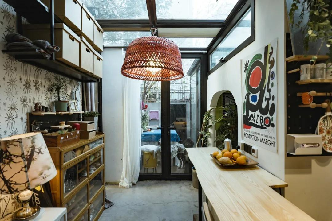 Thu&ecirc; nh&agrave; nhỏ vẫn sống như biệt thự: Mẹ đơn th&acirc;n biến ban c&ocirc;ng - s&acirc;n hẹp th&agrave;nh khu vườn xanh mướt- Ảnh 6.