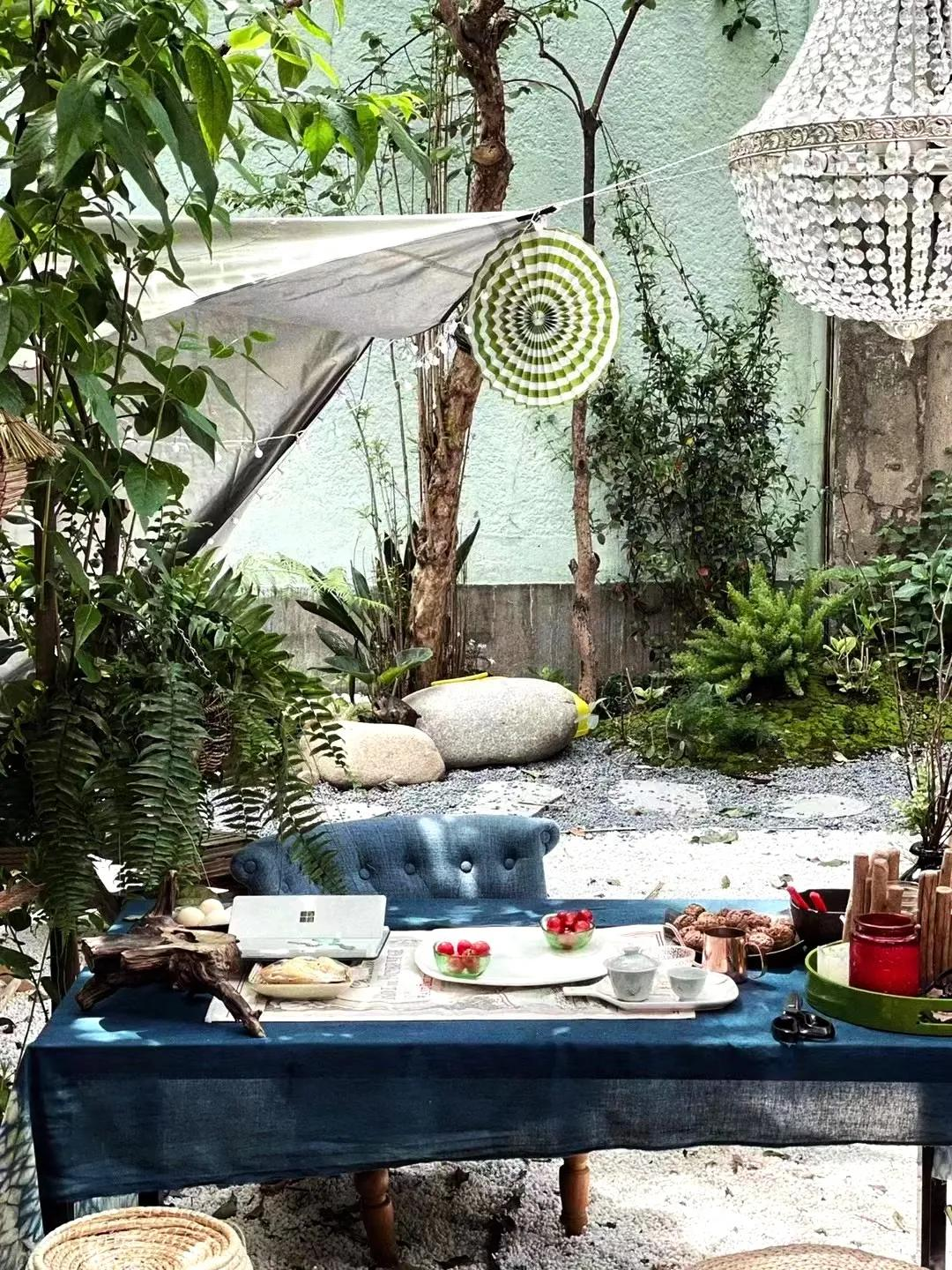 Thu&ecirc; nh&agrave; nhỏ vẫn sống như biệt thự: Mẹ đơn th&acirc;n biến ban c&ocirc;ng - s&acirc;n hẹp th&agrave;nh khu vườn xanh mướt- Ảnh 4.