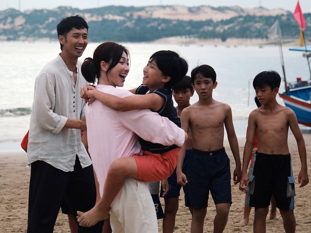 Cặp đ&ocirc;i Vbiz ngầm c&ocirc;ng khai t&igrave;nh cảm ngay ng&agrave;y đầu năm mới, bảo sao bị đồn phim giả t&igrave;nh thật suốt 2 năm- Ảnh 2.