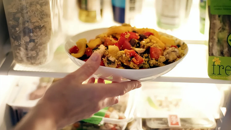 Đa số đồ ăn để qua đ&ecirc;m vẫn c&oacute; thể ăn, nhưng c&oacute; 2 loại th&agrave; đổ đi c&ograve;n hơn &ldquo;tự giết m&igrave;nh&rdquo;- Ảnh 1.