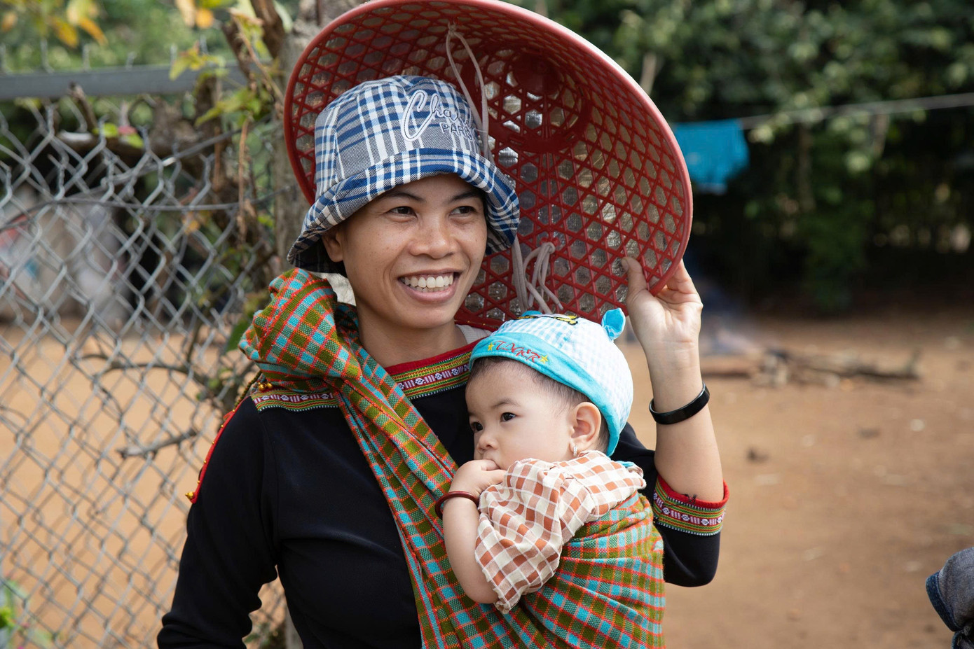 Kh&aacute;ch T&acirc;y m&ecirc; t&iacute;t trải nghiệm l&ecirc;n rẫy bằng xe c&ocirc;ng n&ocirc;ng 'Lamborghini &Ecirc; Đ&ecirc;'- Ảnh 5.