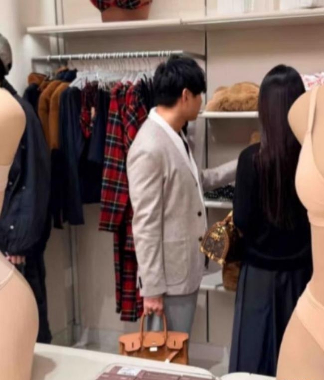 Đầu năm &ldquo;căng đ&eacute;t&rdquo;: Nam ca sĩ J. bị tho&aacute;t fan, FC y&ecirc;u cầu xin lỗi c&ocirc;ng khai- Ảnh 3.