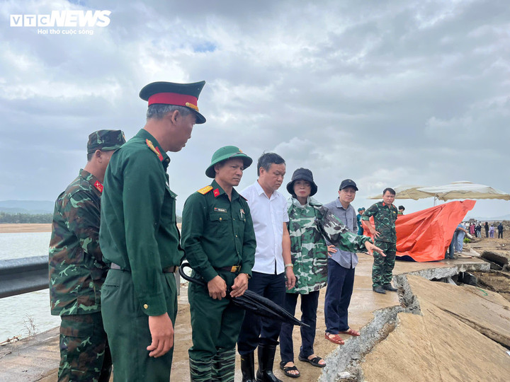 Tang thương v&ugrave;ng qu&ecirc; ngh&egrave;o sau vụ sập bờ k&egrave; cướp đi sinh mạng 2 cặp vợ chồng- Ảnh 4.