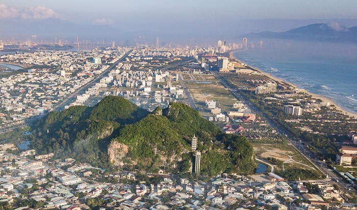 Ngọn n&uacute;i trong trung t&acirc;m Đ&agrave; Nẵng, thuộc dạng hiếm ở Việt Nam, chỉ hơn 100m, thuộc di t&iacute;ch Quốc gia đặc biệt- Ảnh 1.