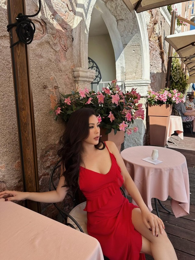 Dinh thự lộng lẫy như l&acirc;u đ&agrave;i của 